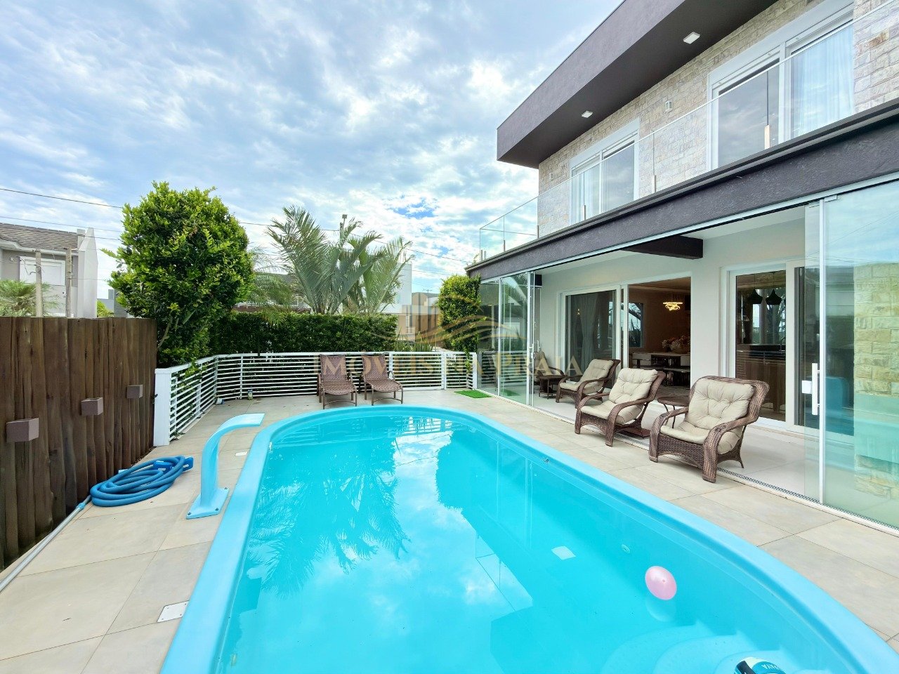 Foto 7 — Casa em Condomínio 4 Dormitório(s) Bairro Las Palm