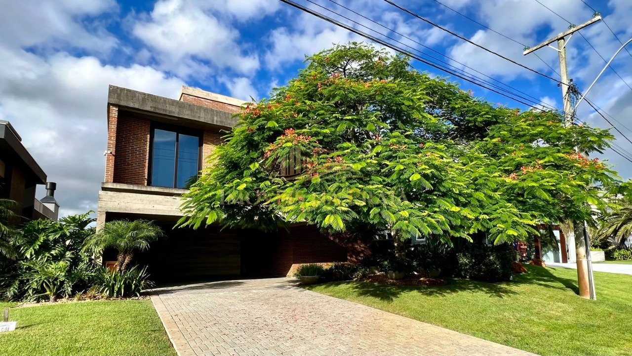Casa em Condomínio 5 Dormitório(s) Bairro Enseada