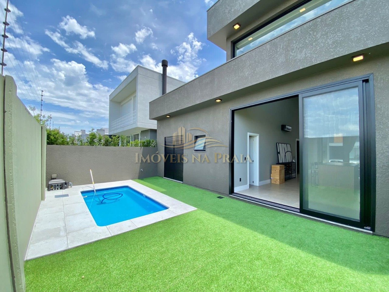 Casa em Condomínio 4 Dormitório(s)