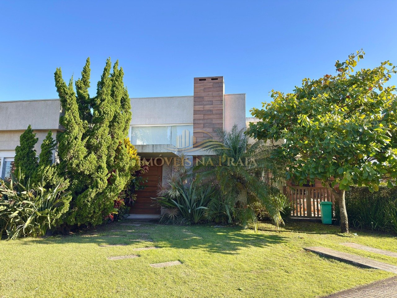 Casa em Condomínio no Las Palmas.