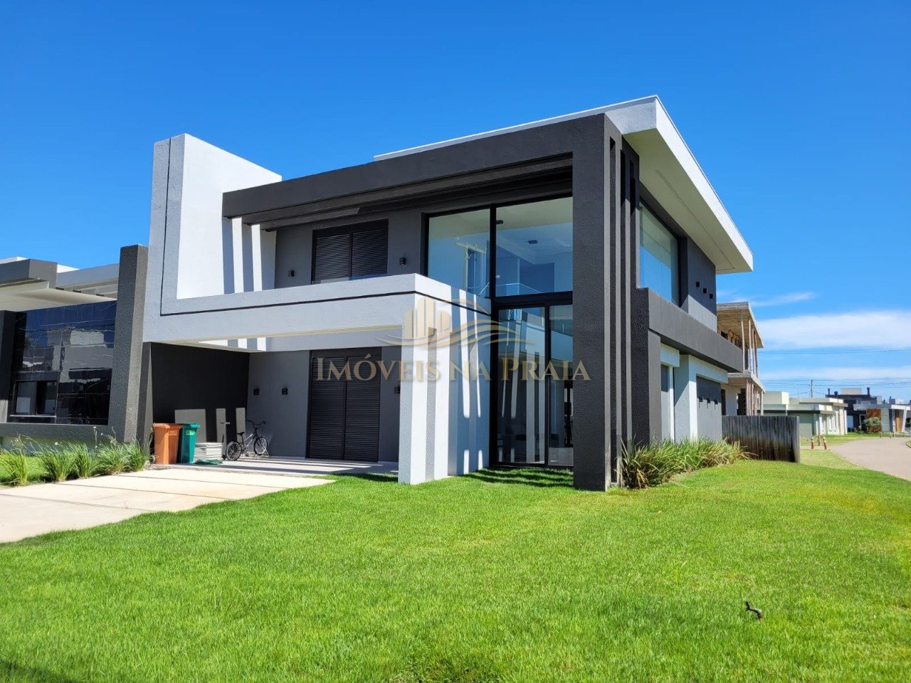 Casa em Condomínio 4 Dormitório(s)