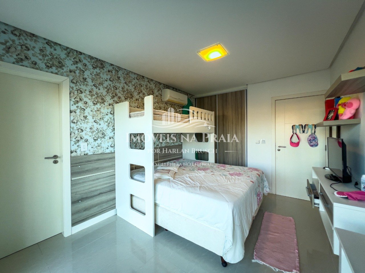 Foto 13 — Casa em Condomínio 4 Dormitório(s) Bairro Celebrat