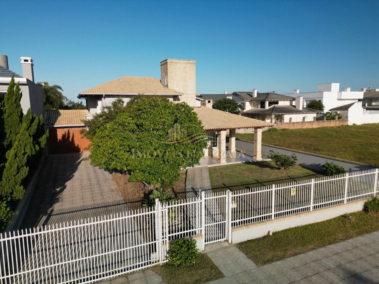 Foto 2 — Casa 5 Dormitório(s) Bairro Atlântida