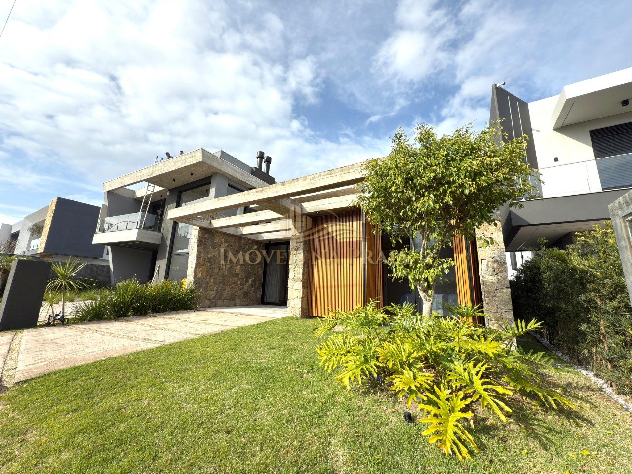 Foto 2 — Casa em Condomínio 4 Dormitório(s) Bairro Sunset