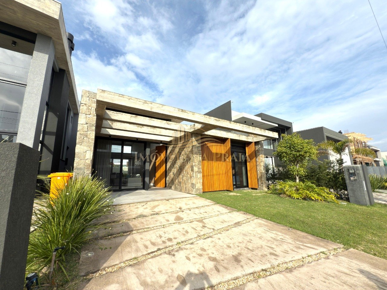 Casa em Condomínio 4 Dormitório(s) Bairro Sunset