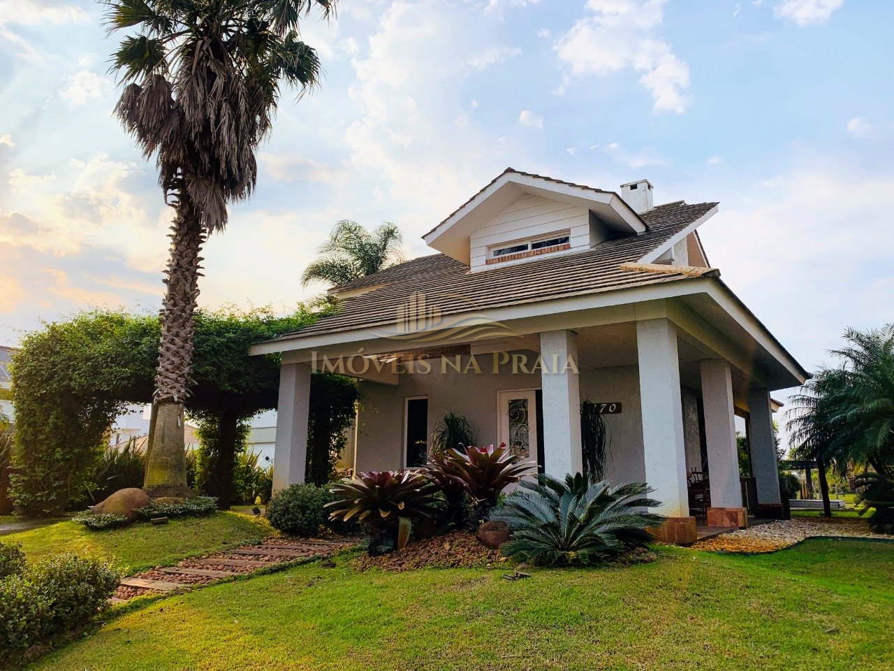 Casa em Condomínio 4 Dormitório(s) Bairro Quintas