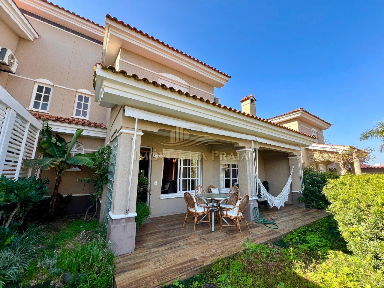 Casa em Condomínio 4 Dormitório(s) Bairro Villas R