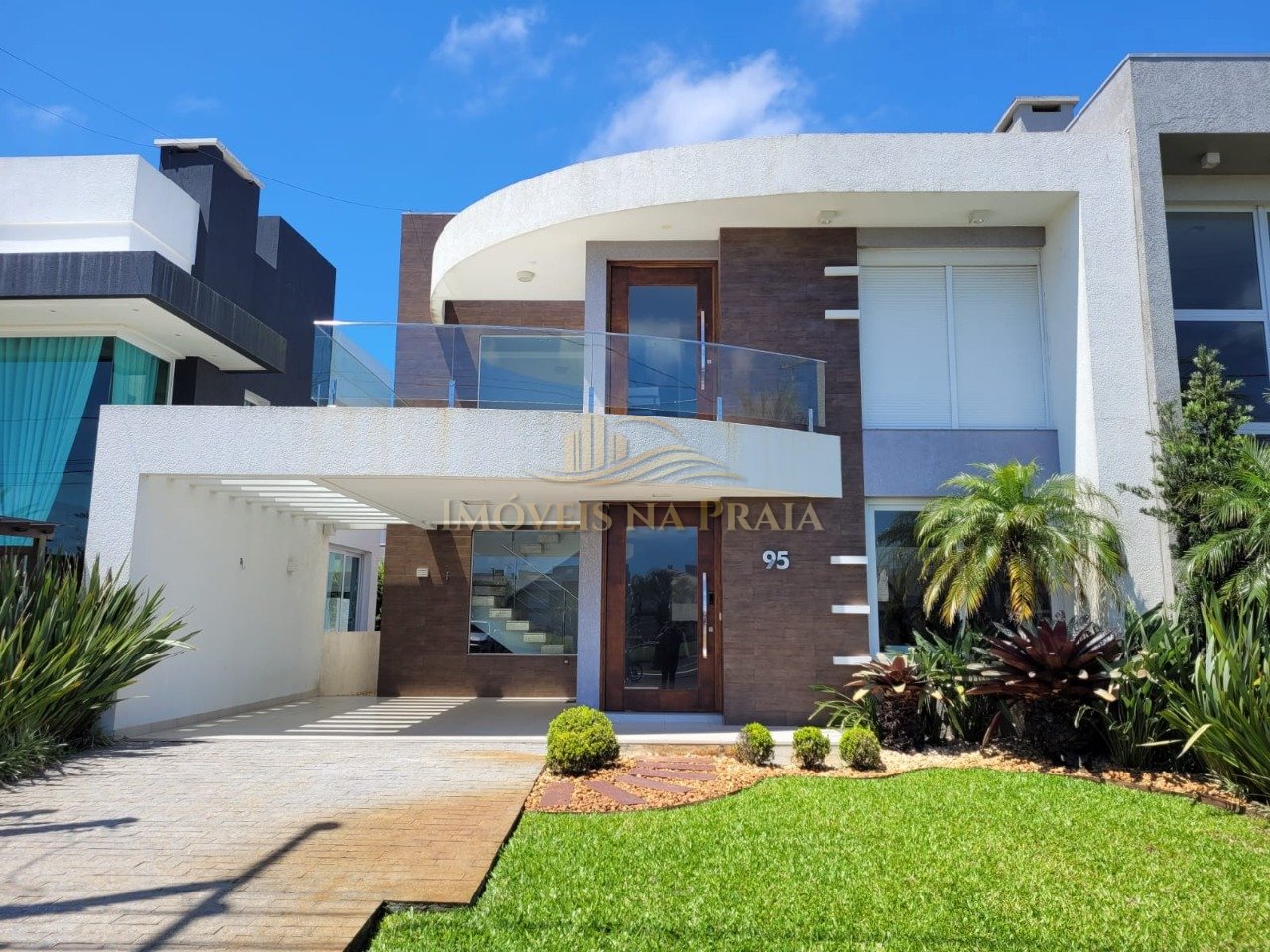 Casa em Condomínio 4 Dormitório(s) Bairro Las Palm