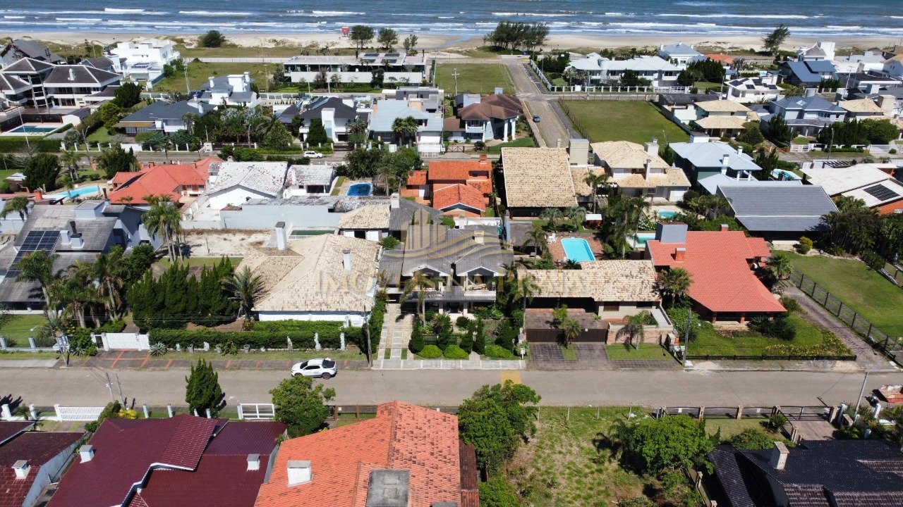 Foto 3 — Mobiliado, 4 dorm, 2 Quadras do mar