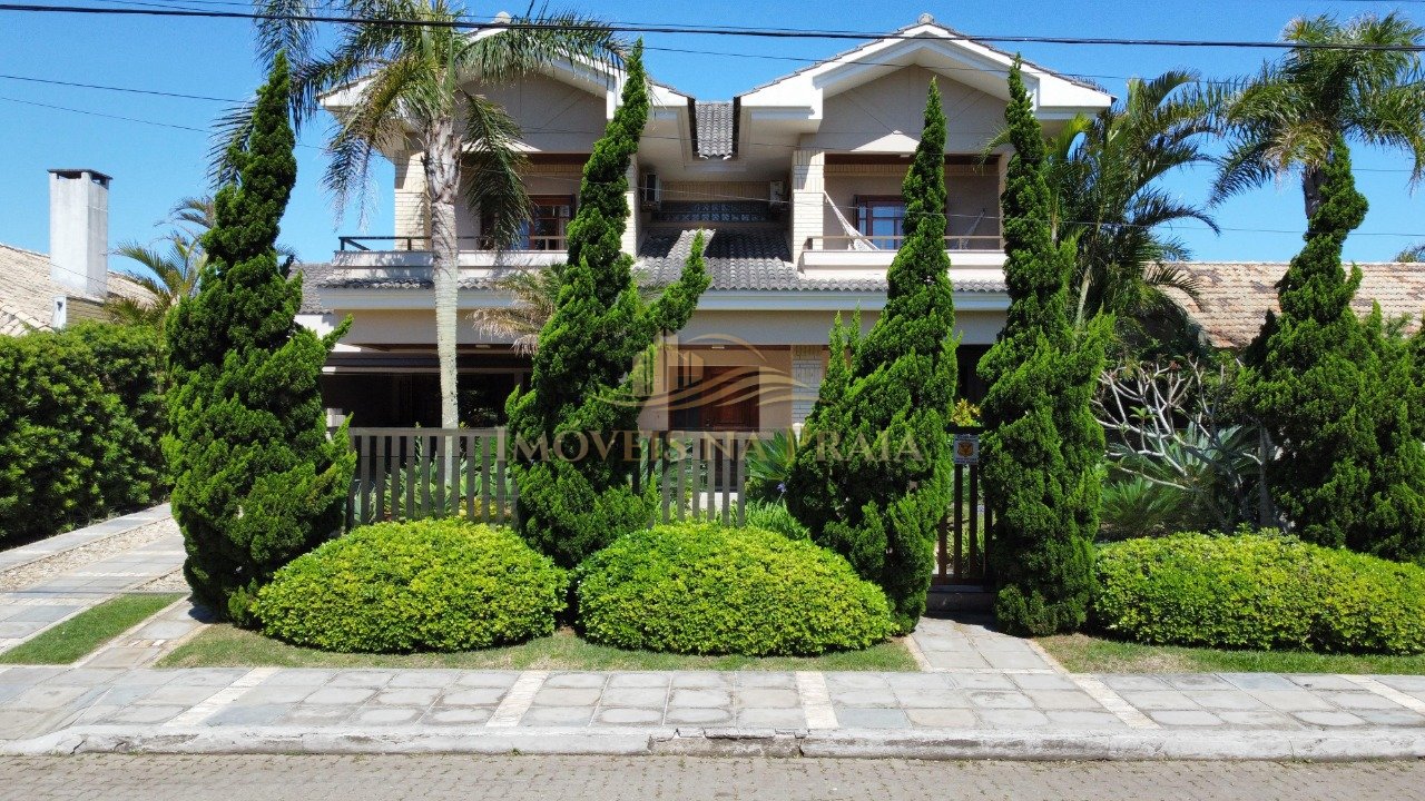 Mobiliado, 4 dorm, 2 Quadras do mar