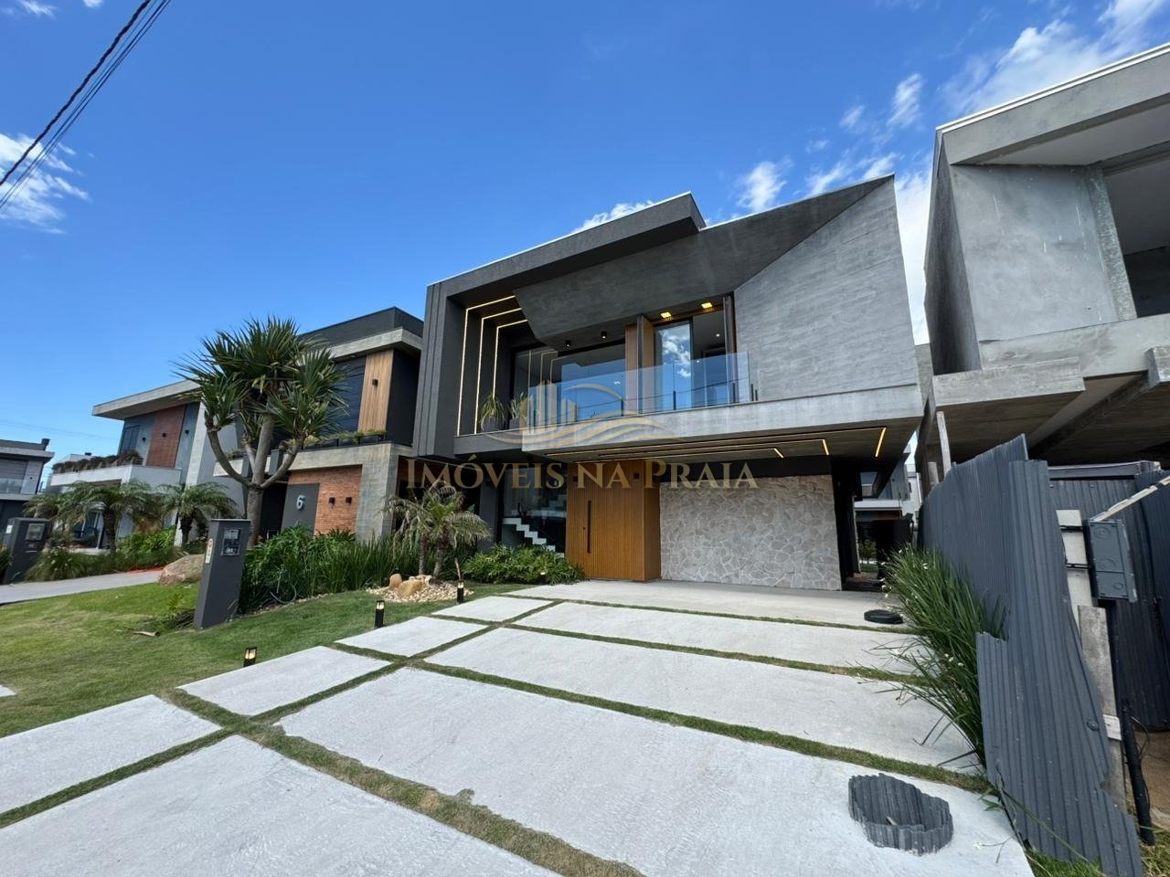 Casa em Condomínio 4 dormitórios no bairro Sunset