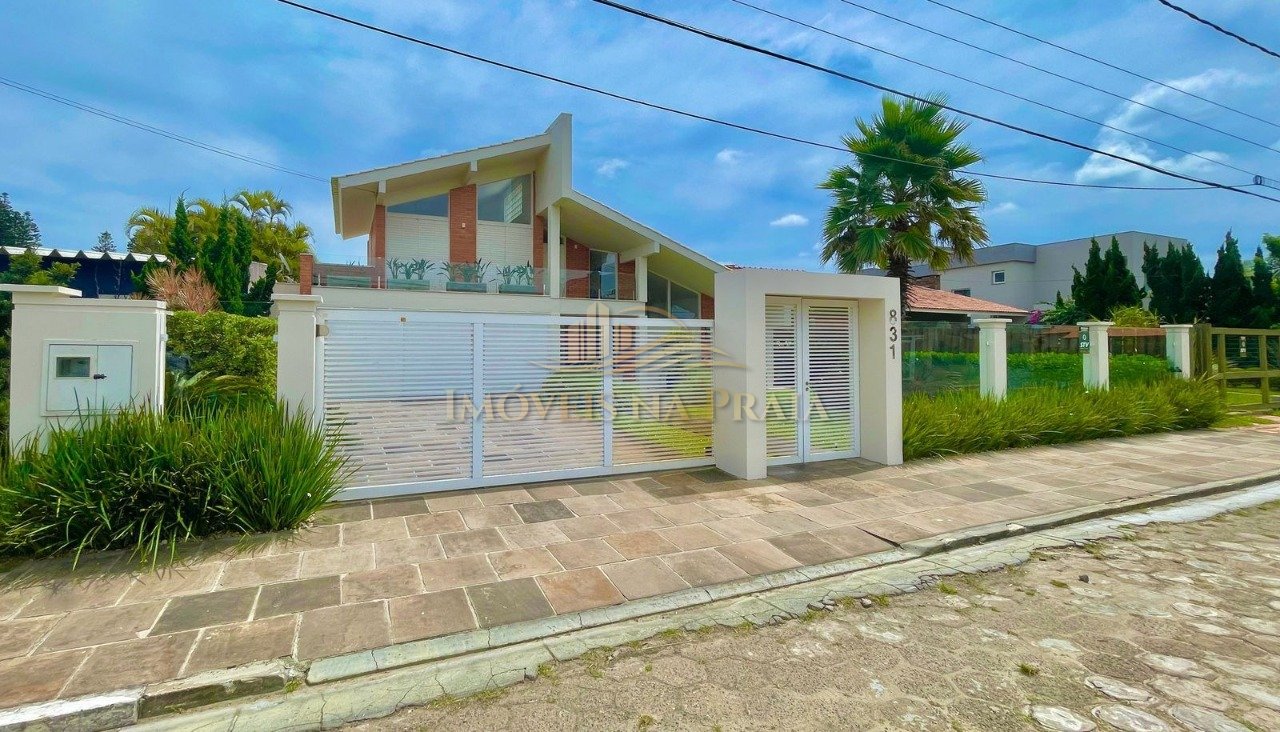 Sobrado de 3 dorm em Atlântida