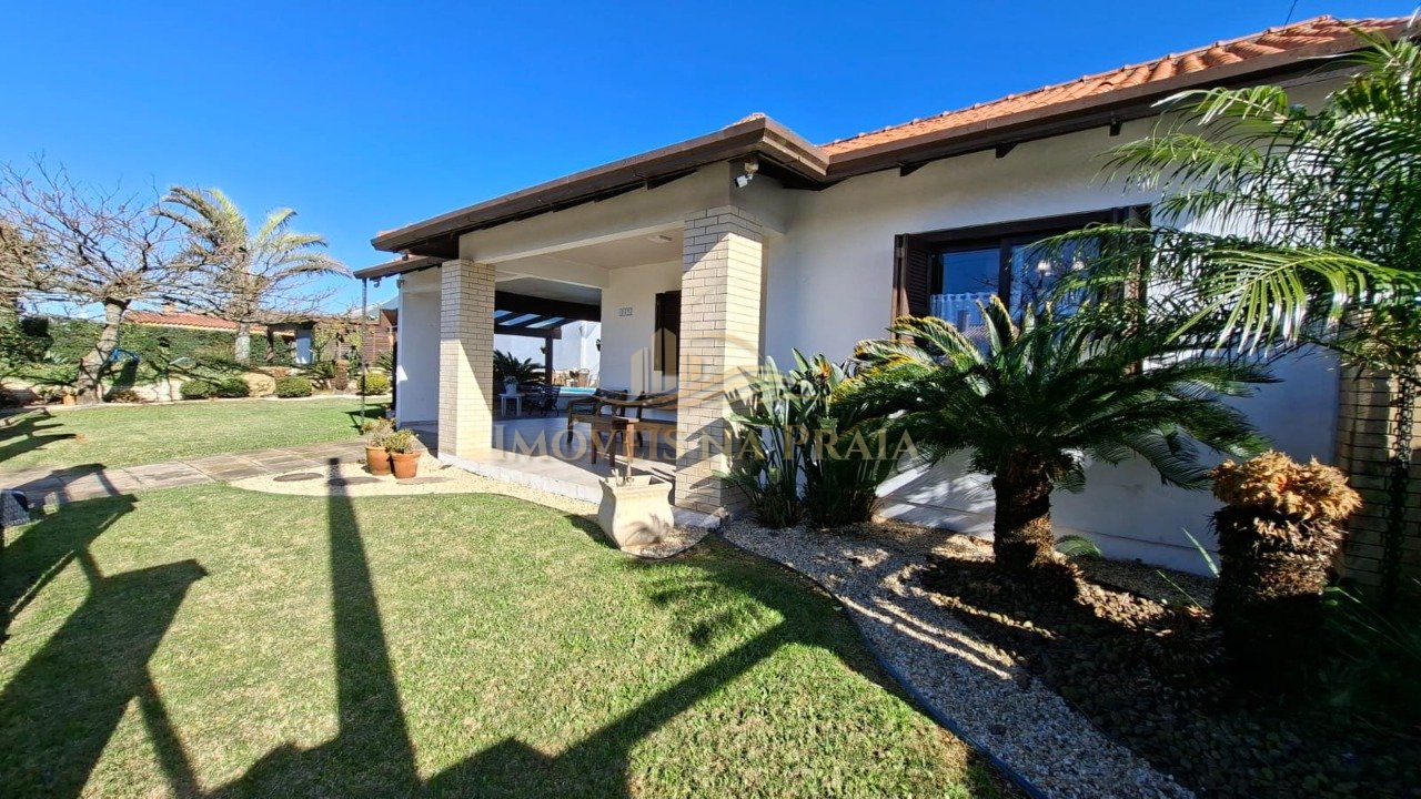 Casa 3 dormitórios no bairro Noiva do Mar