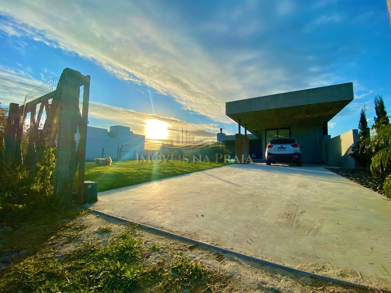 Casa 2 dormitórios no bairro Arpoador