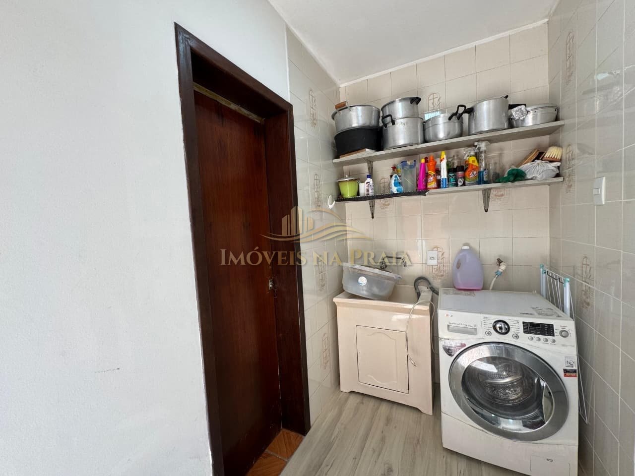 Foto 3 — Casa 5 dormitórios no bairro Rainha do Mar