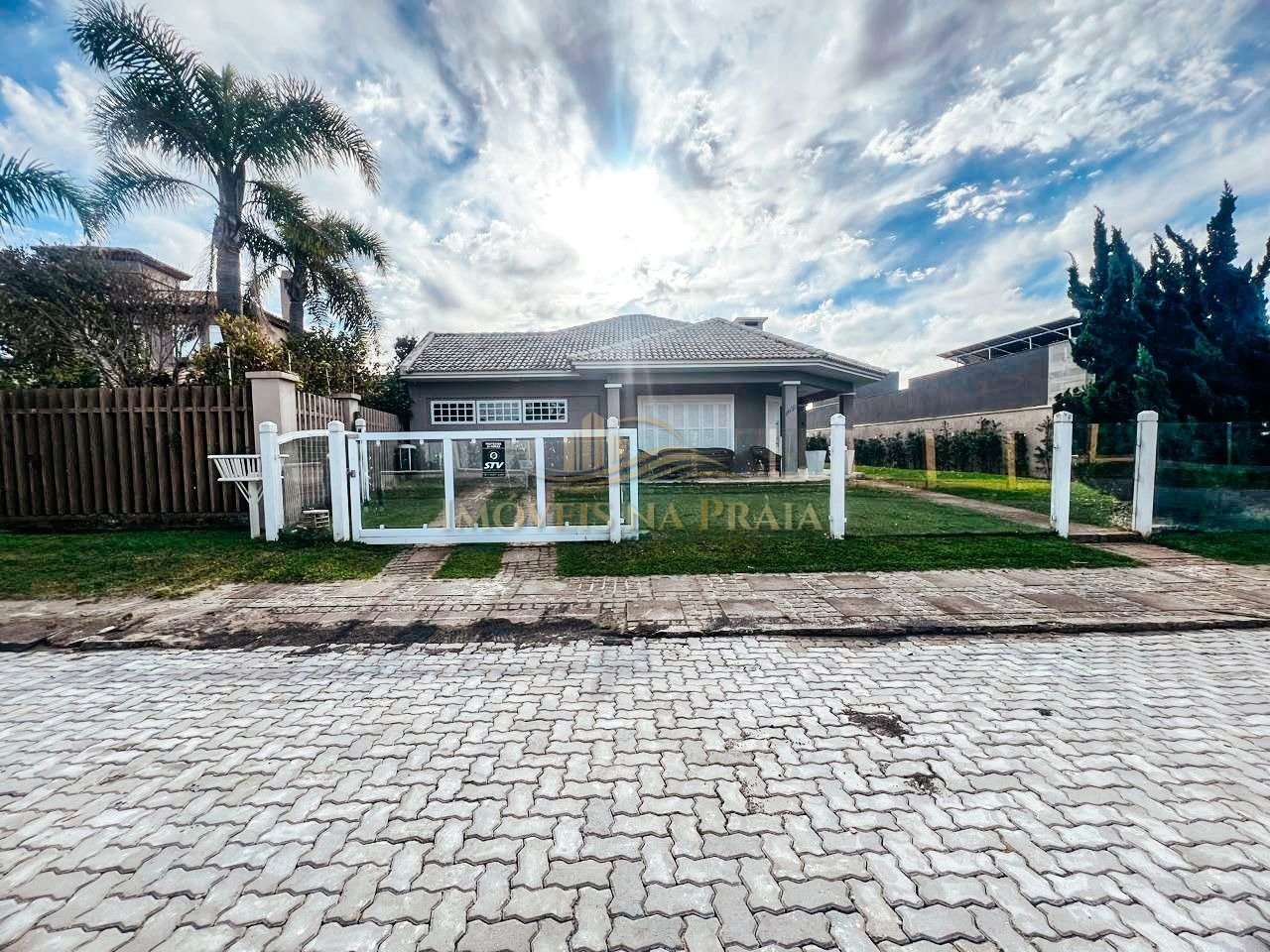 Casa 3 dormitórios no bairro Atlantida