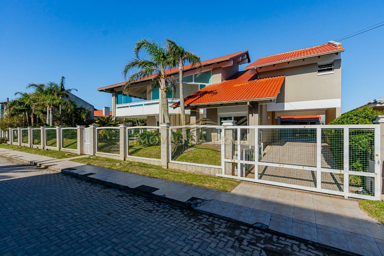 Casa 4 dormitórios no bairro Centro