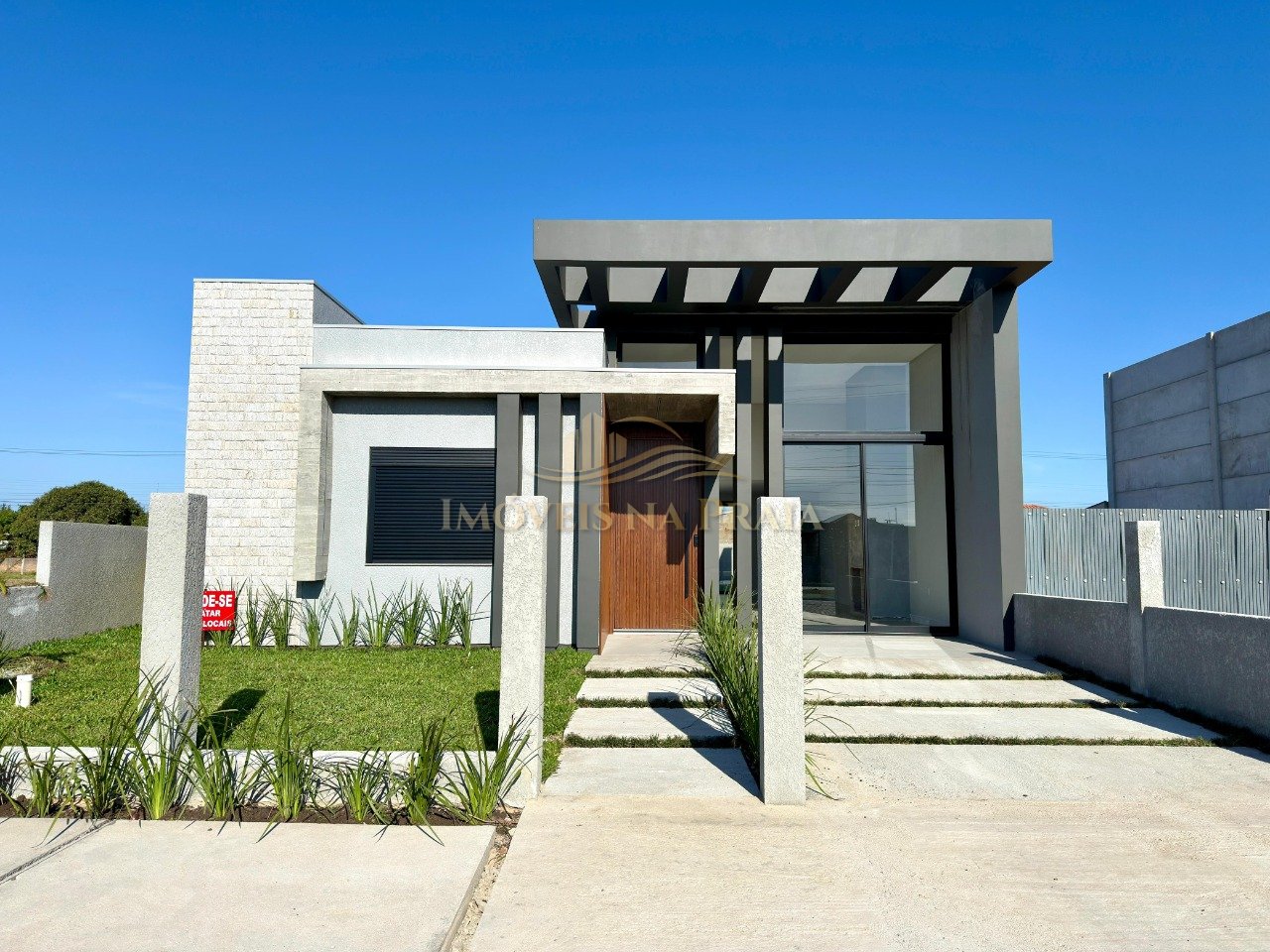 Casa 3 dormitórios no bairro Noiva do Mar