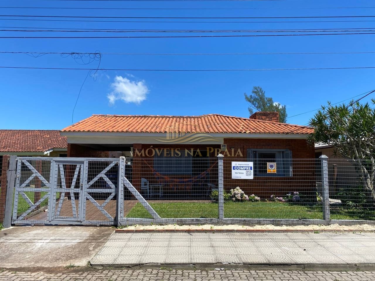 Casa 3 dormitórios no bairro Noiva do Mar