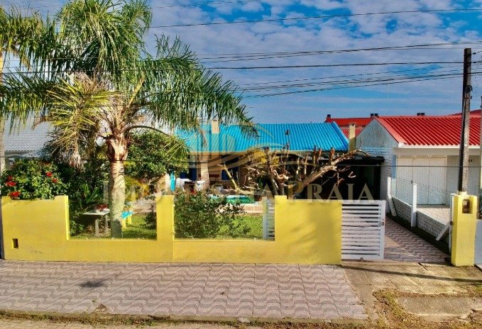 Casa 4 dormitórios no bairro Noiva do Mar