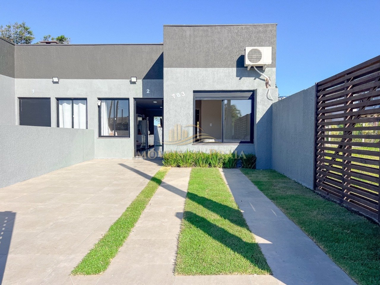 Casa 2 dormitórios no bairro Marina