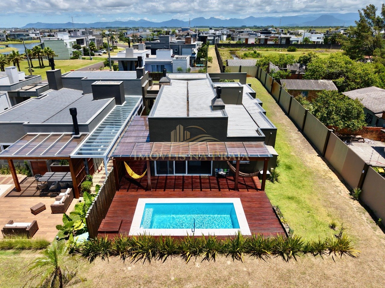 Foto 2 — Casa em Condomínio 4 Dormitório(s) Bairro Riviera