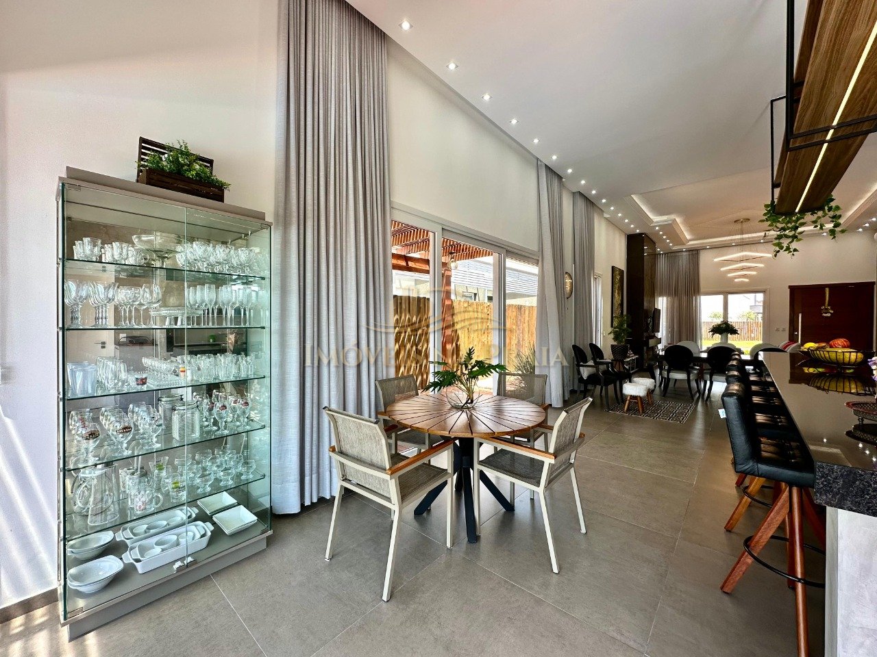 Foto 11 — Casa em Condomínio 4 Dormitório(s) Bairro Riviera