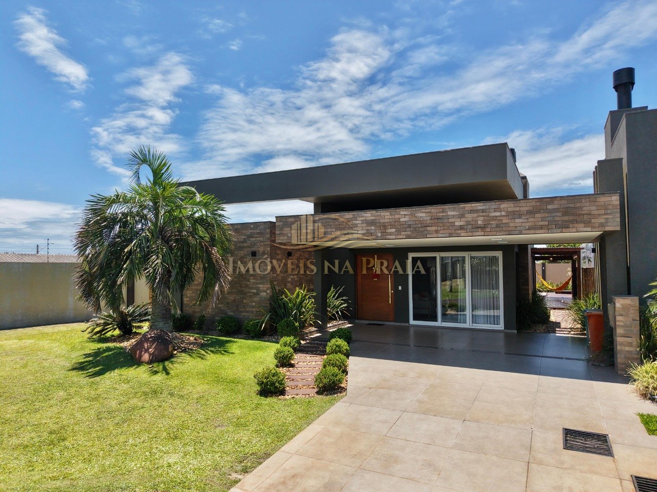 Casa em Condomínio 4 Dormitório(s) Bairro Riviera