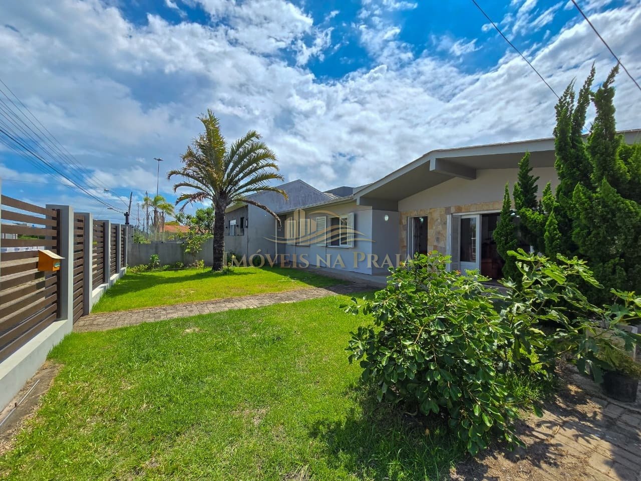 Casa 3 dormitórios no bairro Atlântida