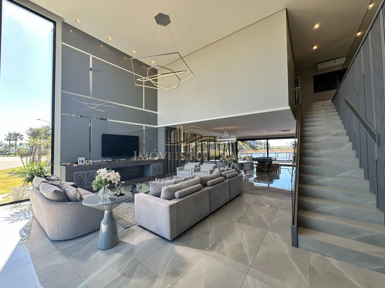 Foto 2 — Casa em Condomínio 5 Dormitório(s) Bairro Sense Xa