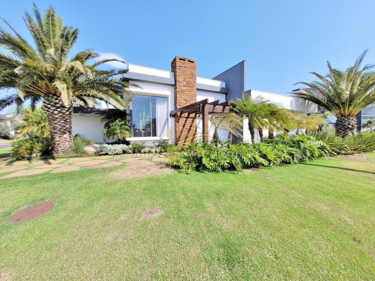 Casa em Condomínio 4 Dormitório(s) Bairro Enseada