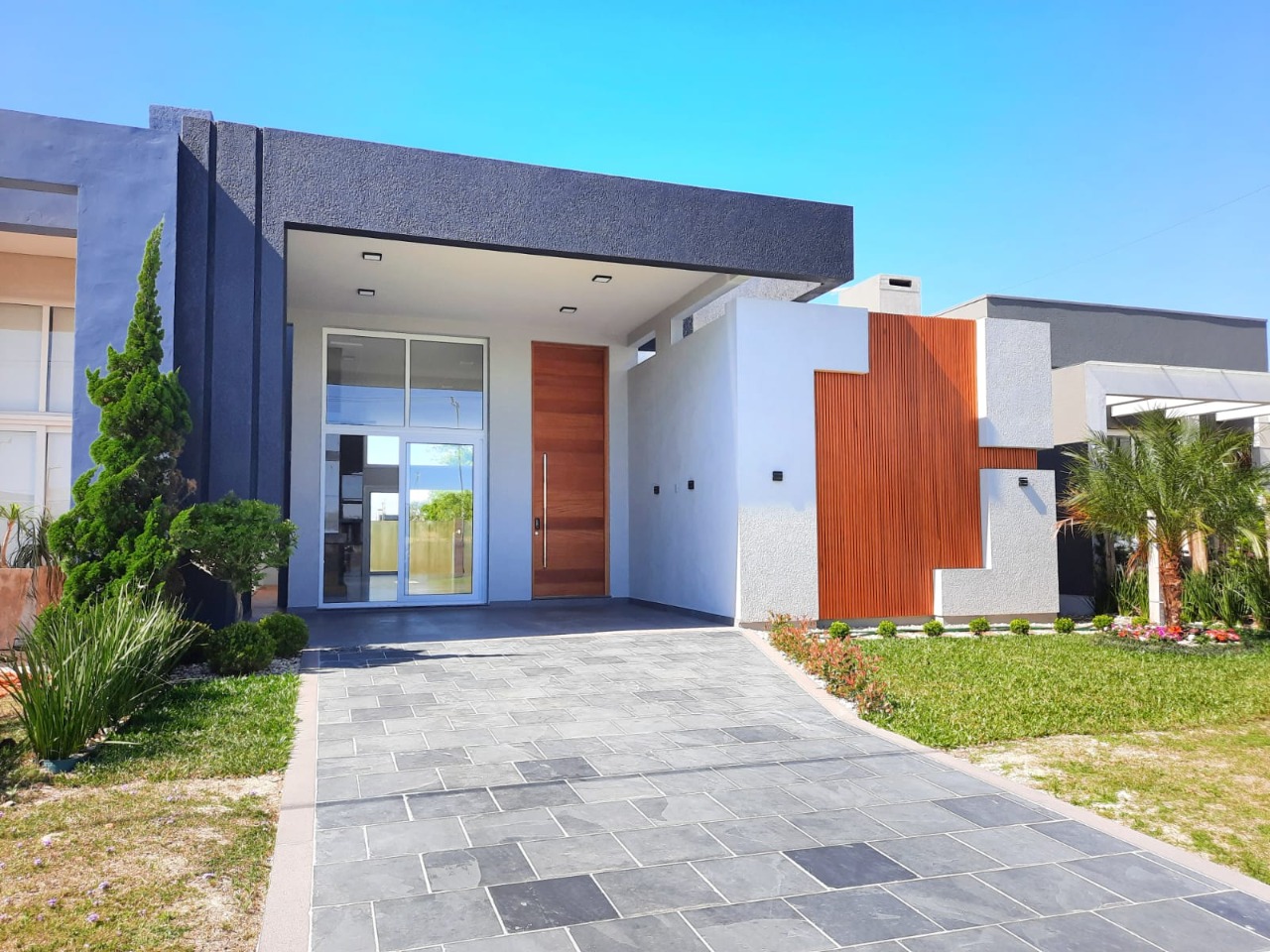 Casa em Condomínio 4 Dormitório(s) Bairro Riviera