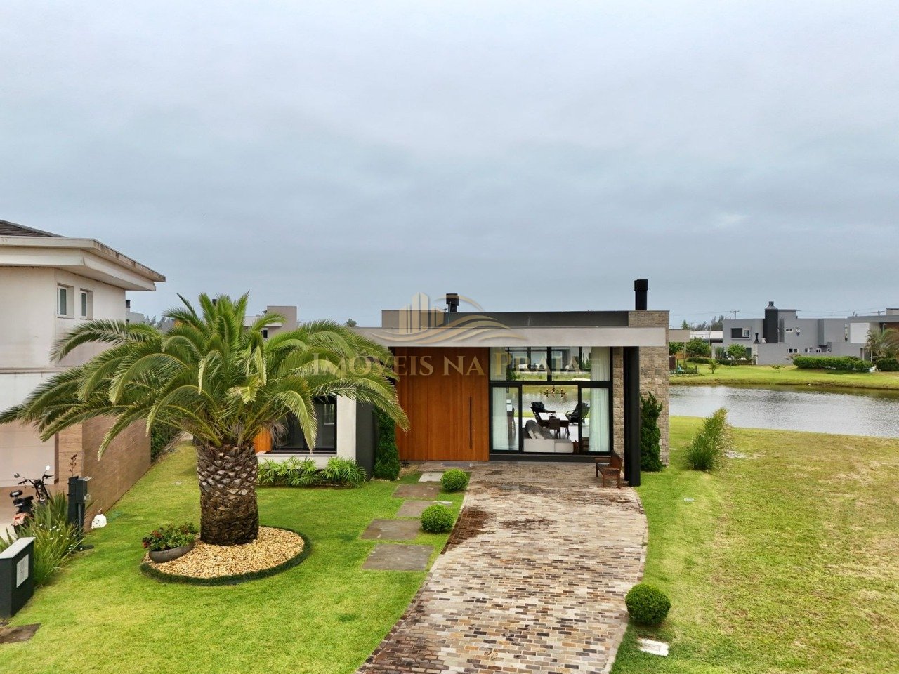 Casa em Condomínio 4 Dormitórios Condomínio Riviera