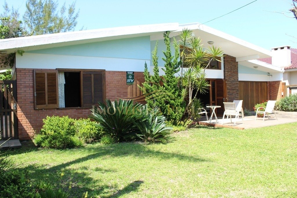 Casa 4 dormitórios no bairro Atlântida