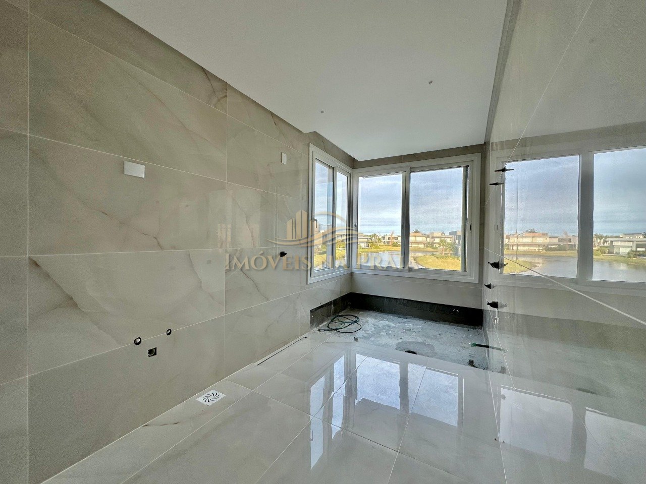 Foto 20 — Casa em Condomínio 6 Dormitório(s) Bairro Enseada