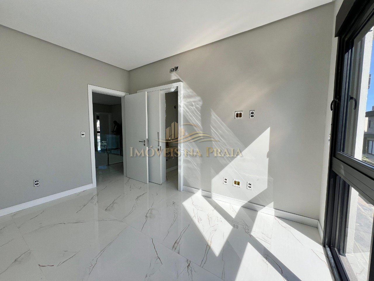 Foto 17 — Casa em Condomínio 4 Dormitório(s) Bairro Sunset