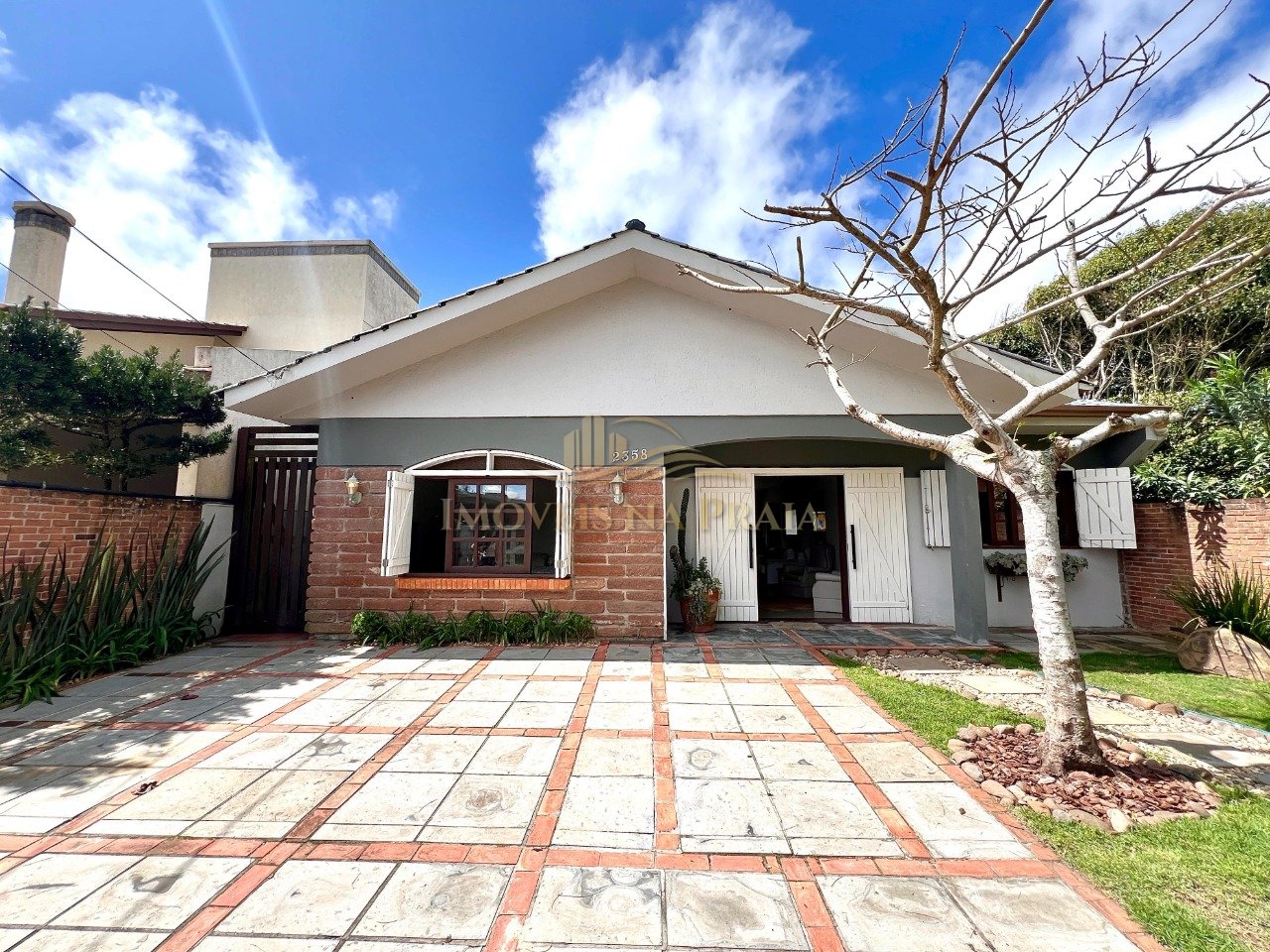 Casa 4 Dormitório(s) Bairro Centro