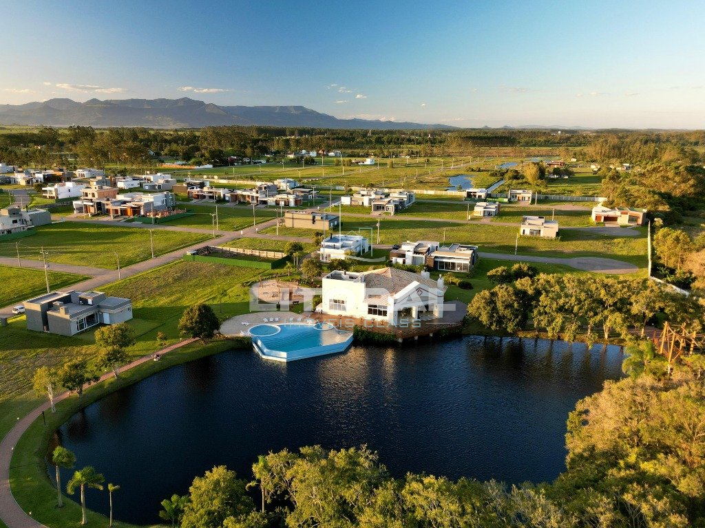 Foto 20 — Casa em Condomínio 4 Dormitório(s) Bairro Terrassu