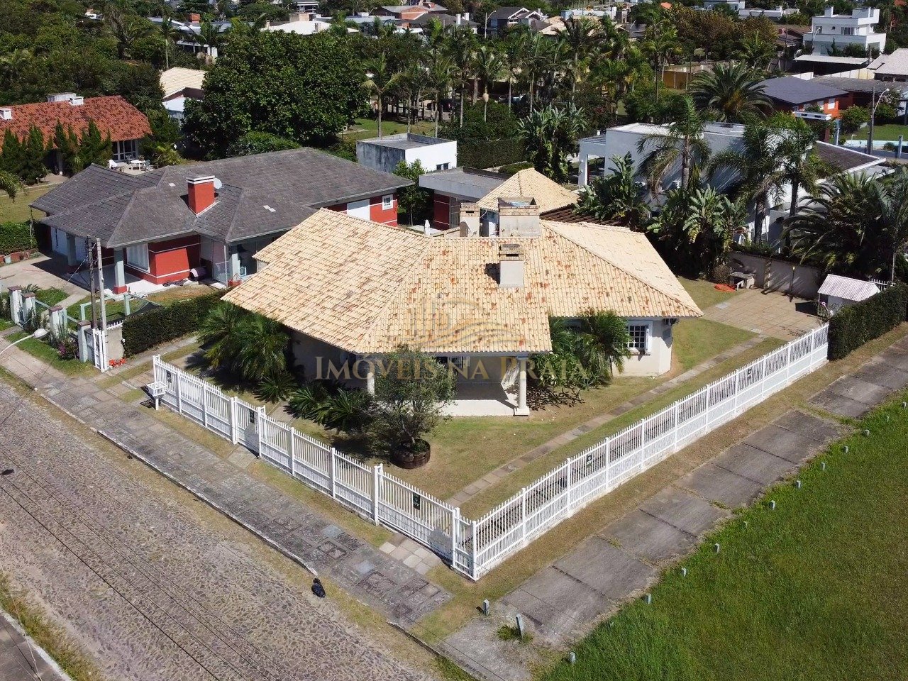 Foto 2 — Casa 4 Dormitório(s) Bairro Atlântida