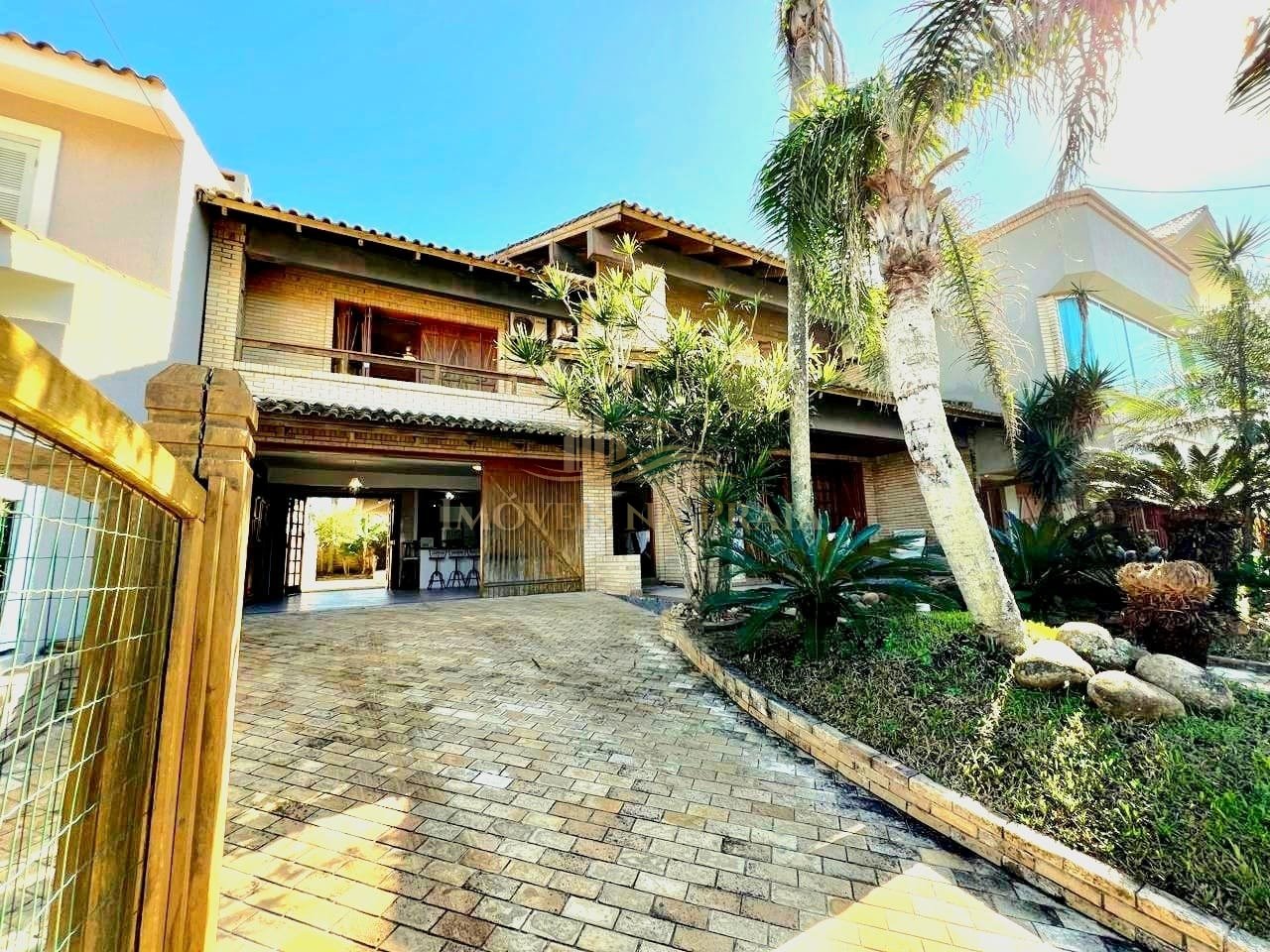 Casa 4 Dormitório(s) Bairro Centro