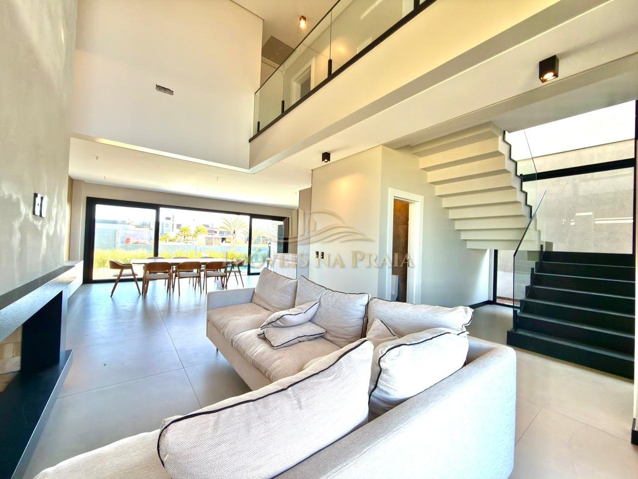 Foto 2 — Casa em Condomínio 4 Dormitório(s) Bairro Sunset