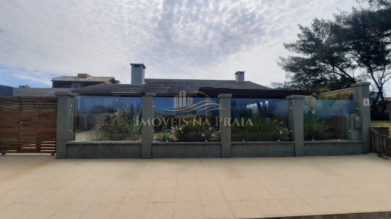 Casa 3 dormitórios no bairro Maristela