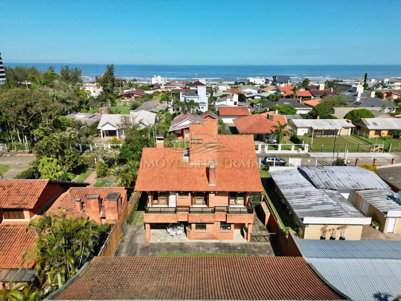 Foto 2 — Casa 5 dormitórios no bairro Atlântida