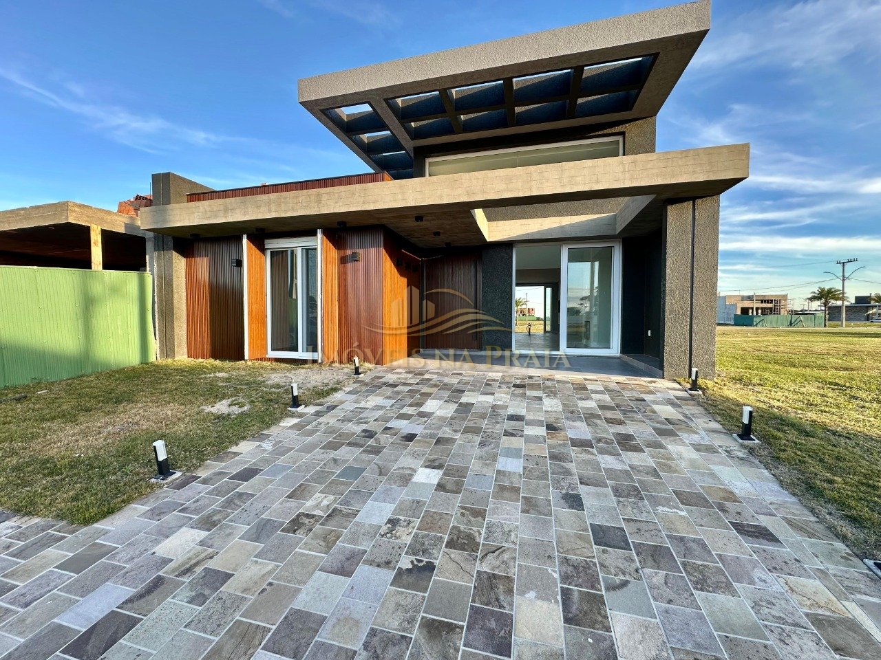 Casa em Condomínio 4 dormitórios no bairro Allure Beach Condo