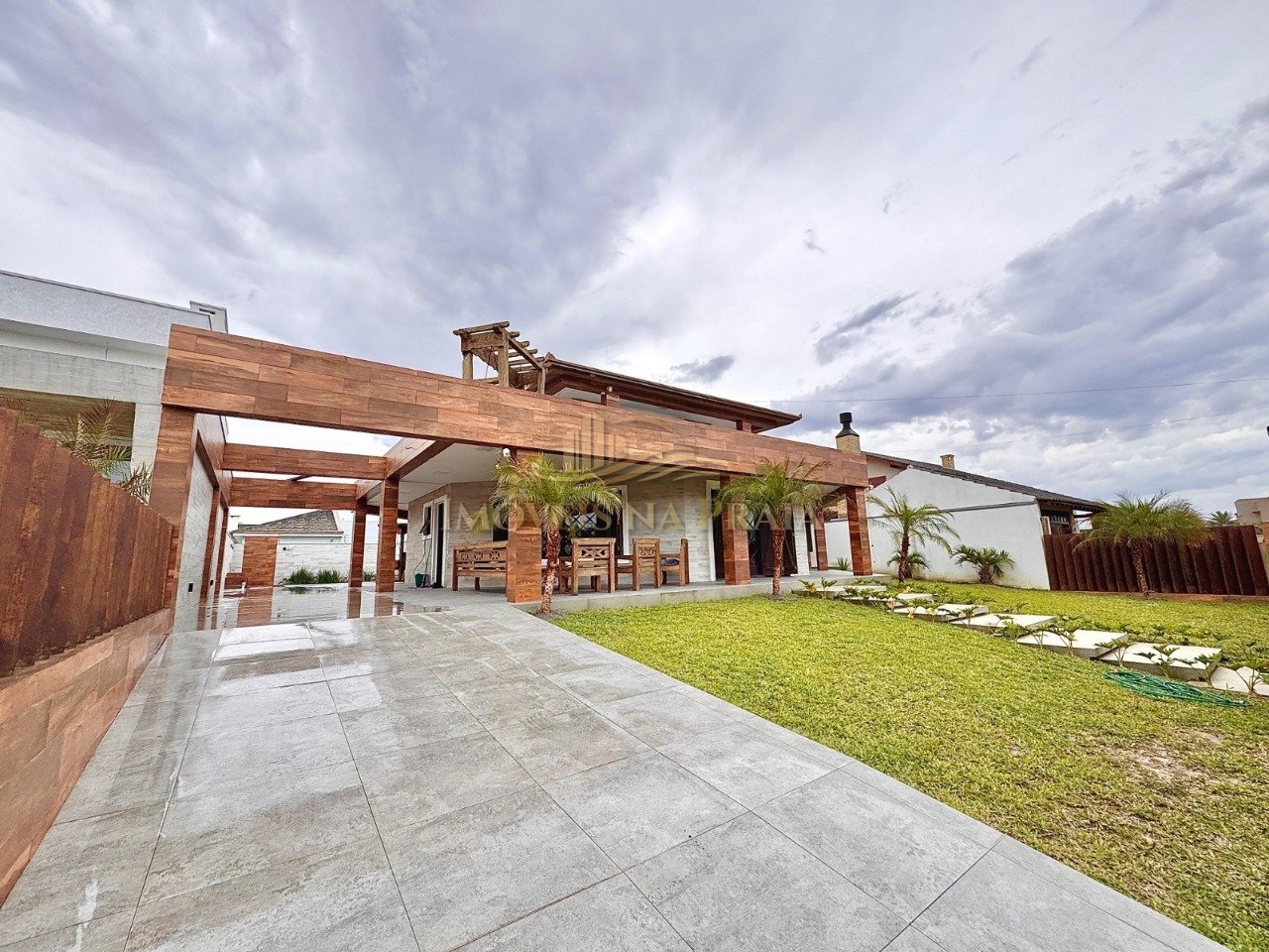 Casa 4 dormitórios no bairro Arpoador