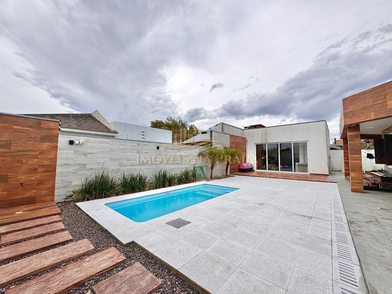 Foto 2 — Casa 4 dormitórios no bairro Arpoador