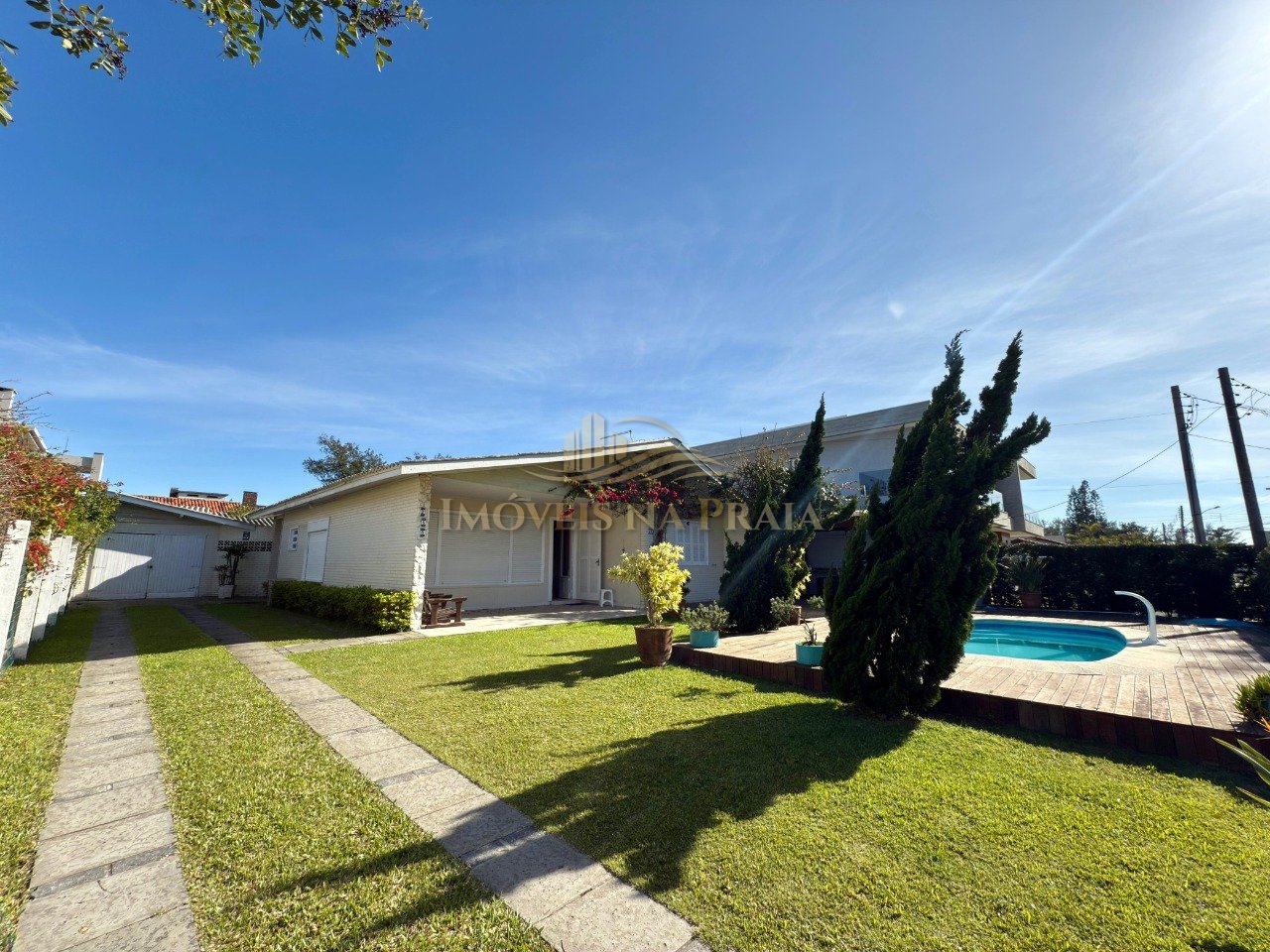 Foto 2 — Casa 4 dormitórios no bairro Atlântida