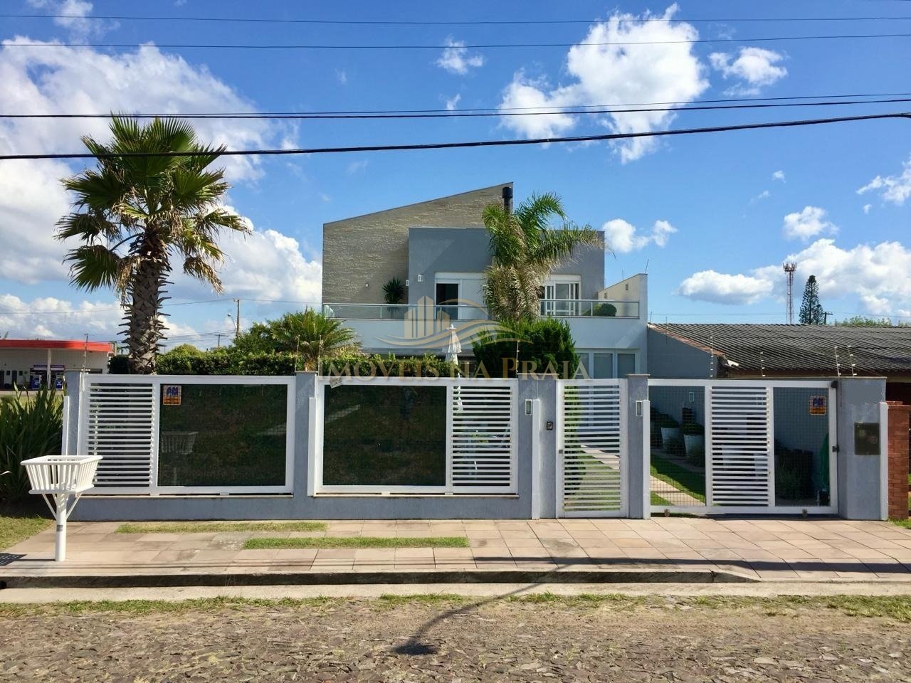 Casa 4 dormitórios no bairro Rainha do Mar