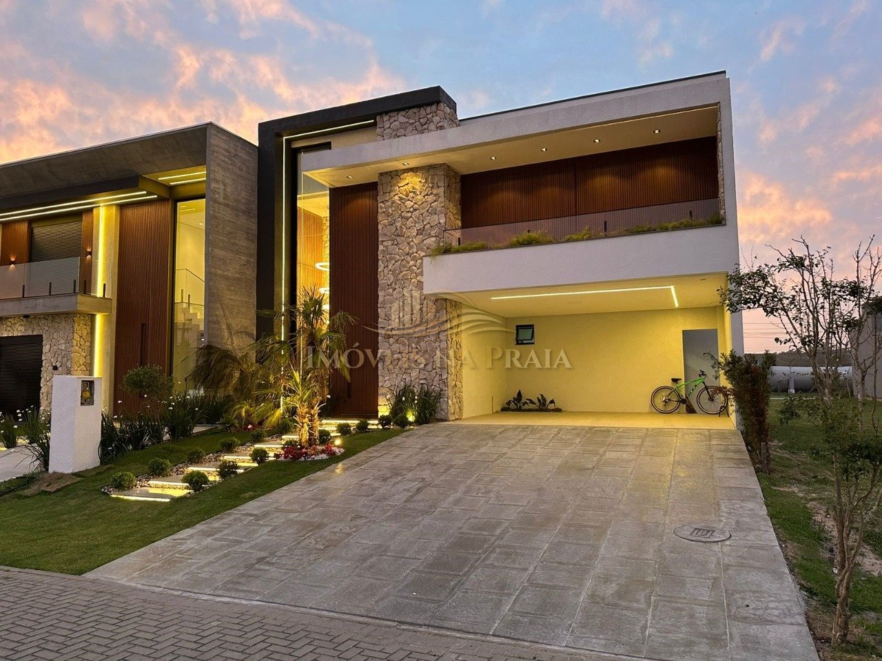 Casa em Condomínio 4 dormitórios no bairro Sunset