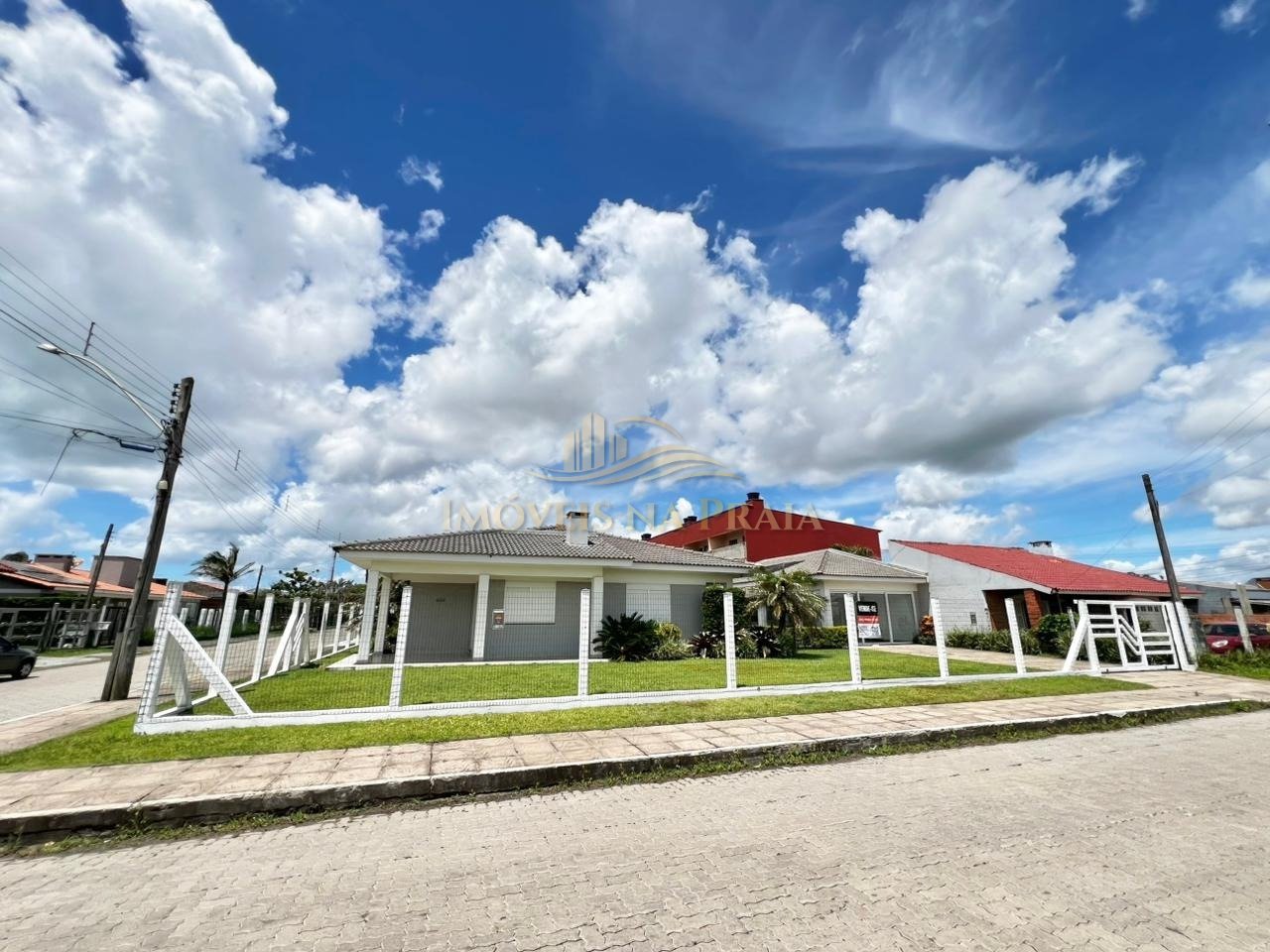 Casa 5 dormitórios no bairro Noiva do Mar